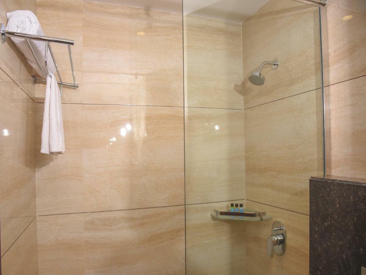 Hotel Bharawan Clarks Express 3*